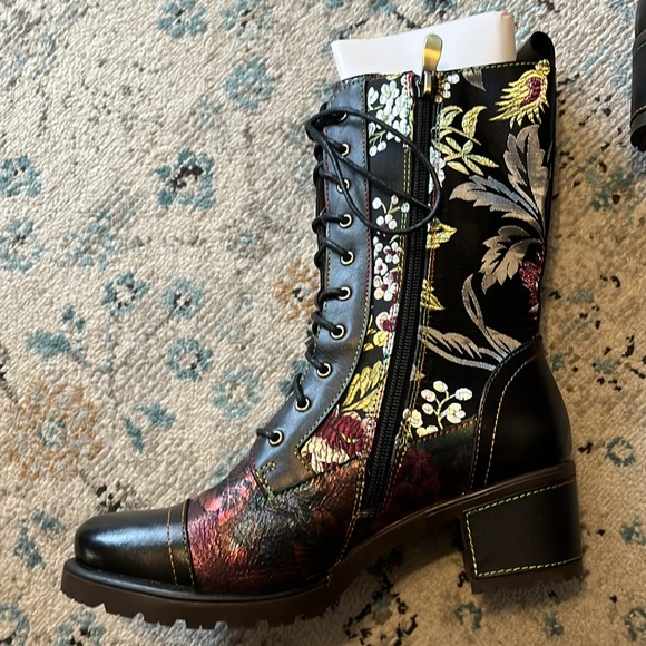 L'Artiste Stylista Floral Lace-Up Heeled Leather Boots - Picture 9 of 17